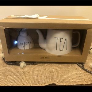 NWT RAE DUNN TEA POT + HONEY JAR SET W/ HONEY COMB